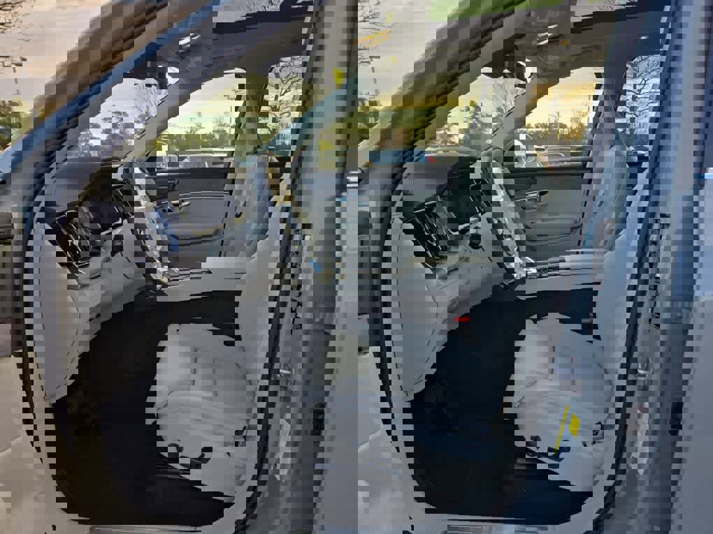 New 2026 Volvo XC90 T8 Ultra w/ Protection Package Premier image 13