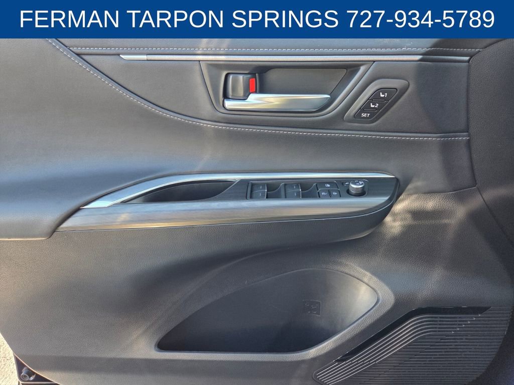 Used 2023 Toyota Venza Limited image 25