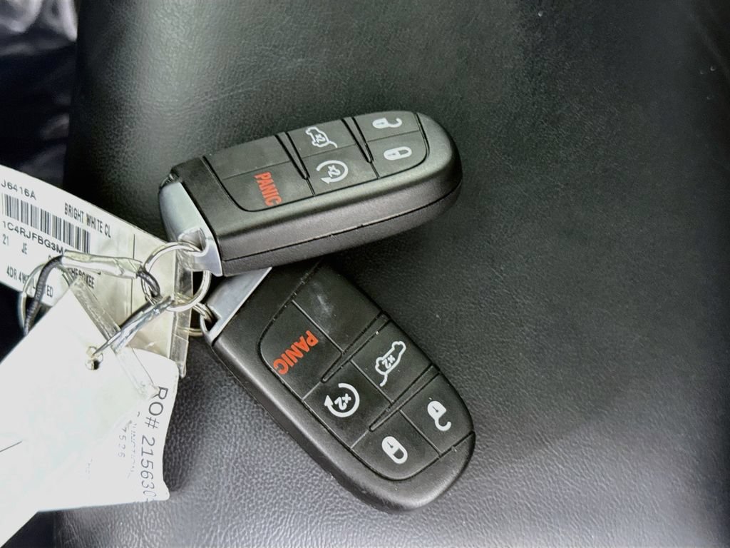 Used 2021 Jeep Grand Cherokee Limited AWD/4WD image 35