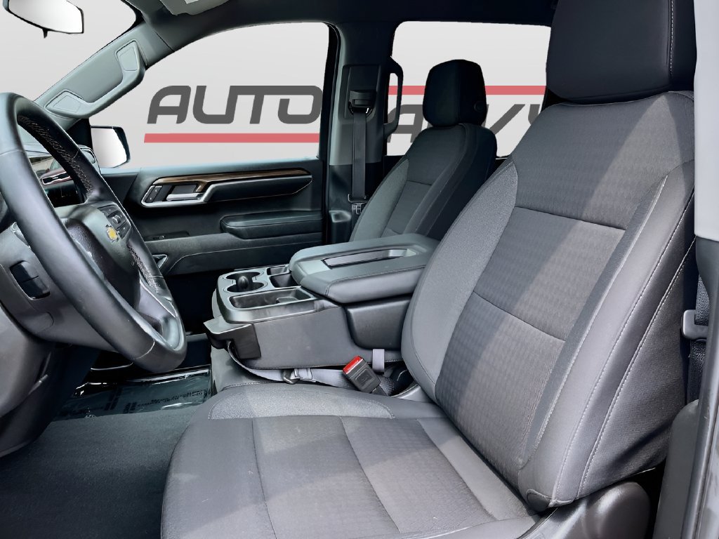 Used 2025 Chevrolet Silverado 1500 LT AWD/4WD image 22