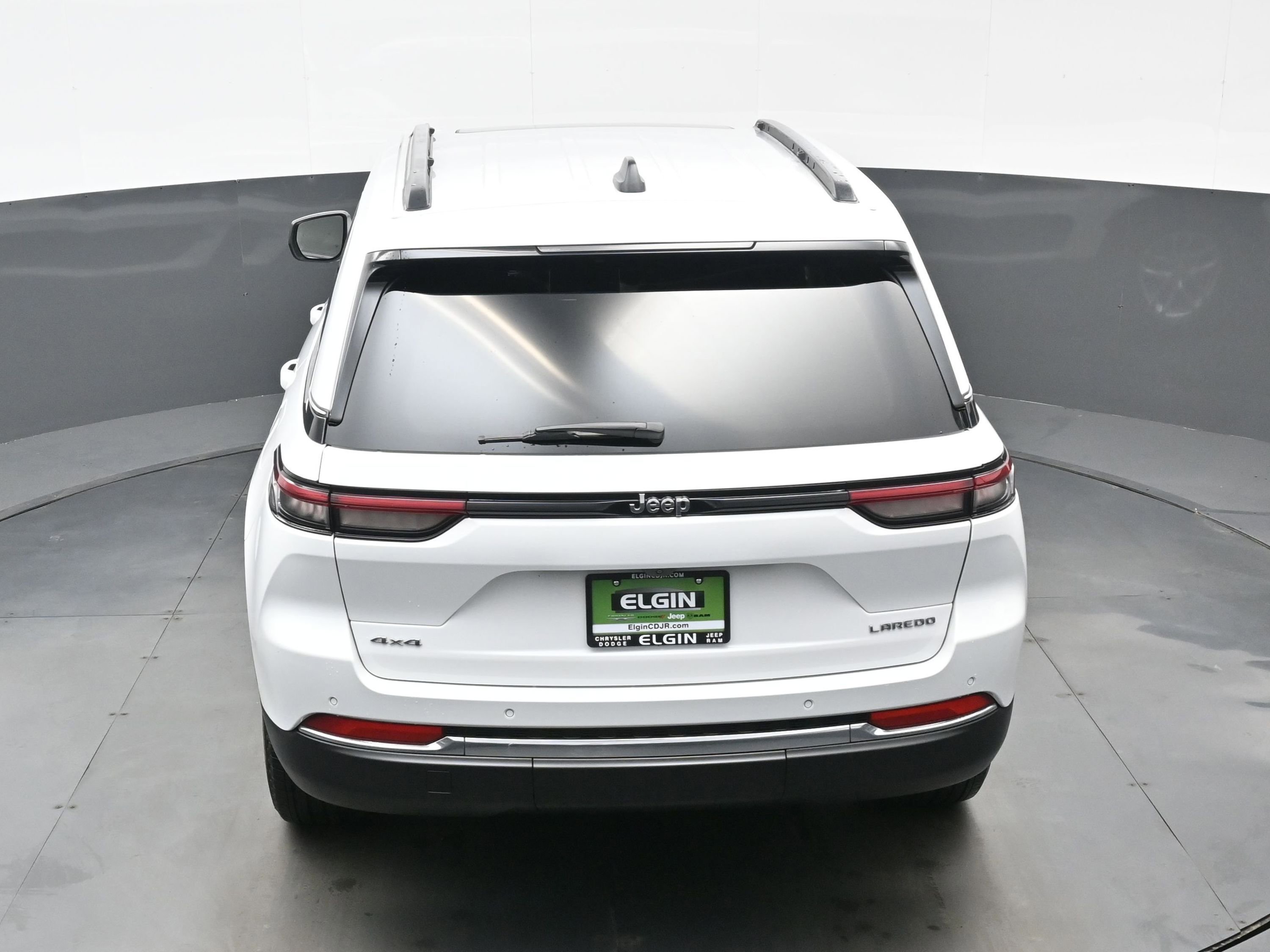 Used 2024 Jeep Grand Cherokee Laredo X image 37