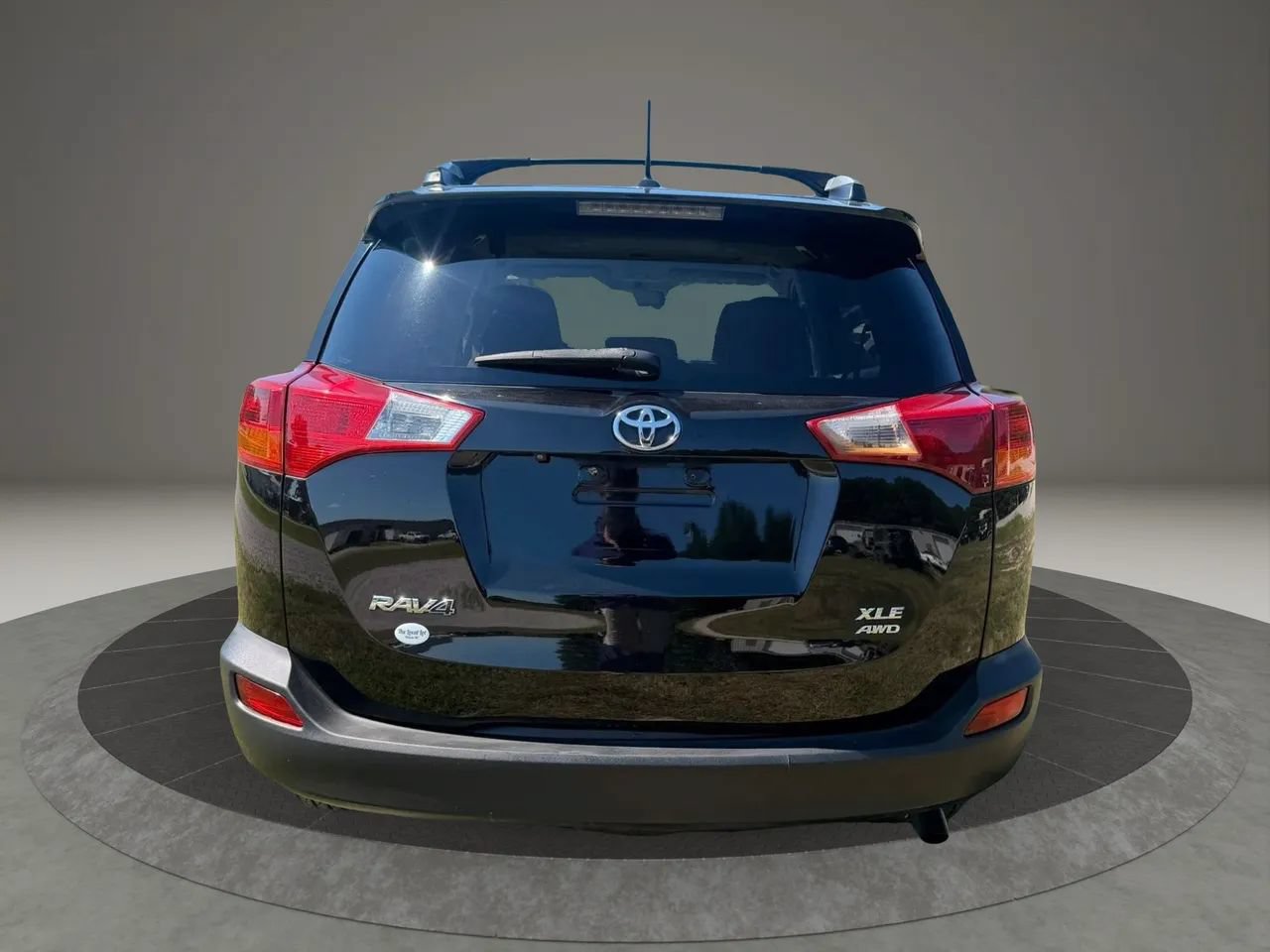 Used 2014 Toyota RAV4 XLE AWD/4WD image 4