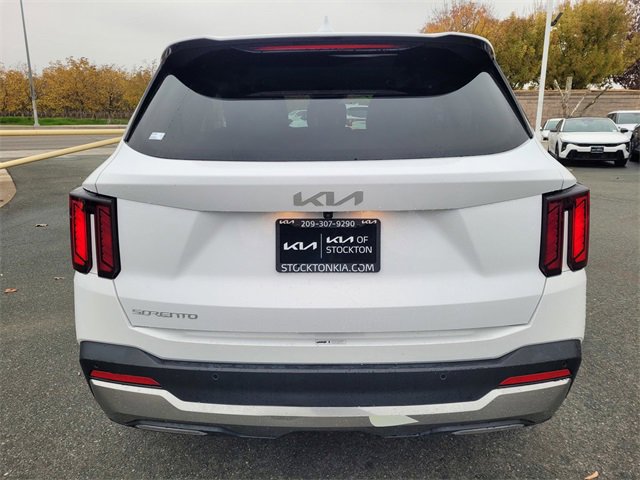 Used 2024 Kia Sorento S image 5