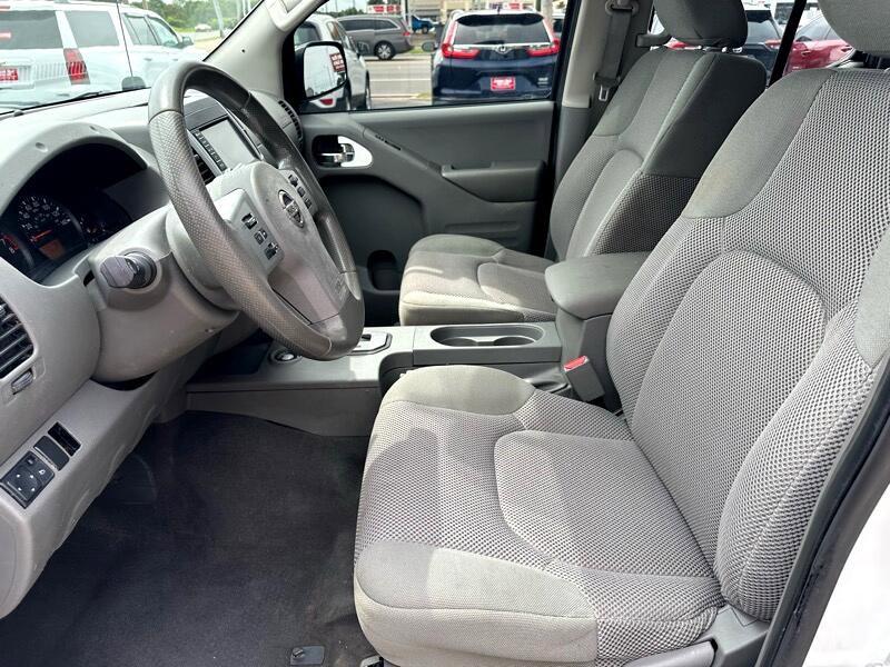 Used 2021 Nissan Frontier SV w/ Midnight Edition Floor Mats image 9