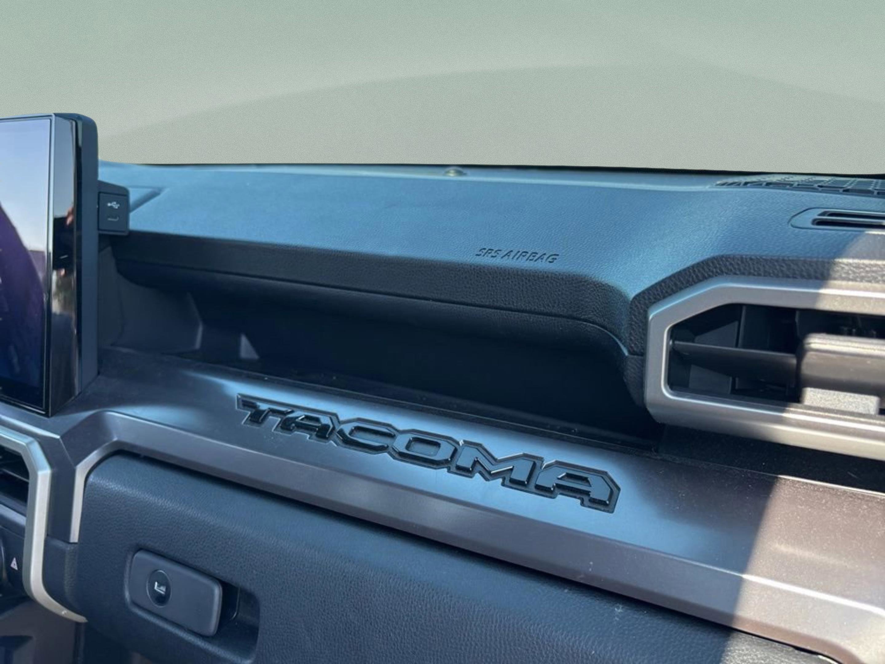 Used 2025 Toyota Tacoma TRD Sport image 32