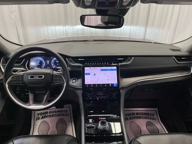 Used 2023 Jeep Grand Cherokee Limited w/ Black Appearance Package image 4