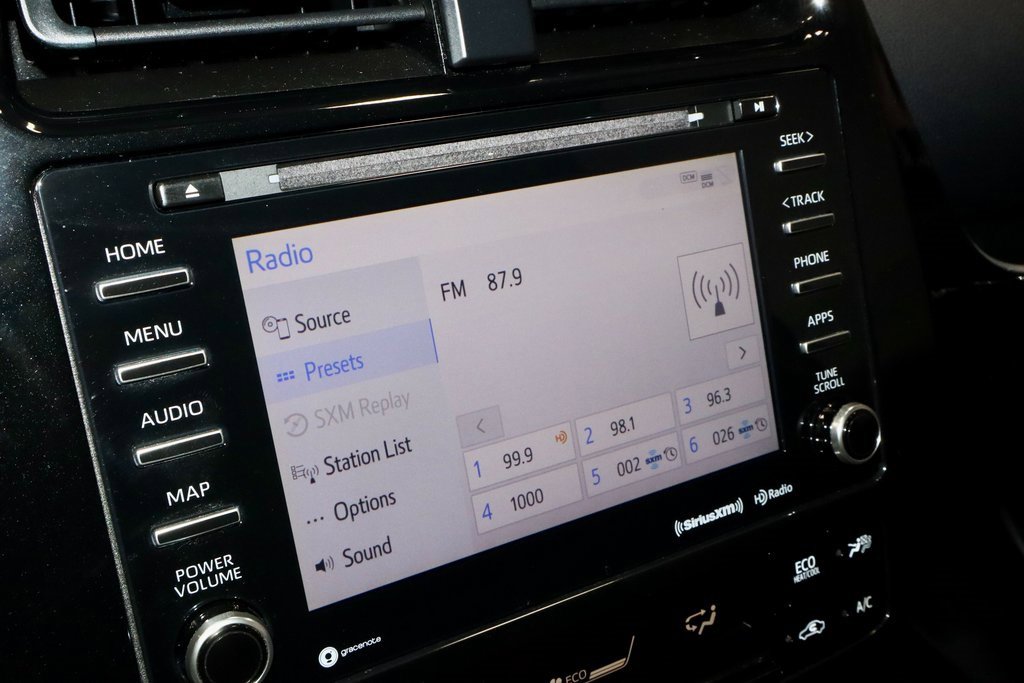 Used 2021 Toyota Prius Prime LE image 3