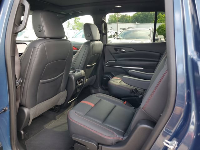 Used 2024 Chevrolet Traverse RS FWD image 14