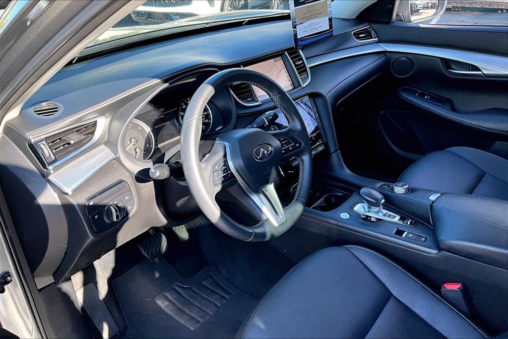 Used 2019 INFINITI QX50 Luxe w/ Navigation Package FWD image 14