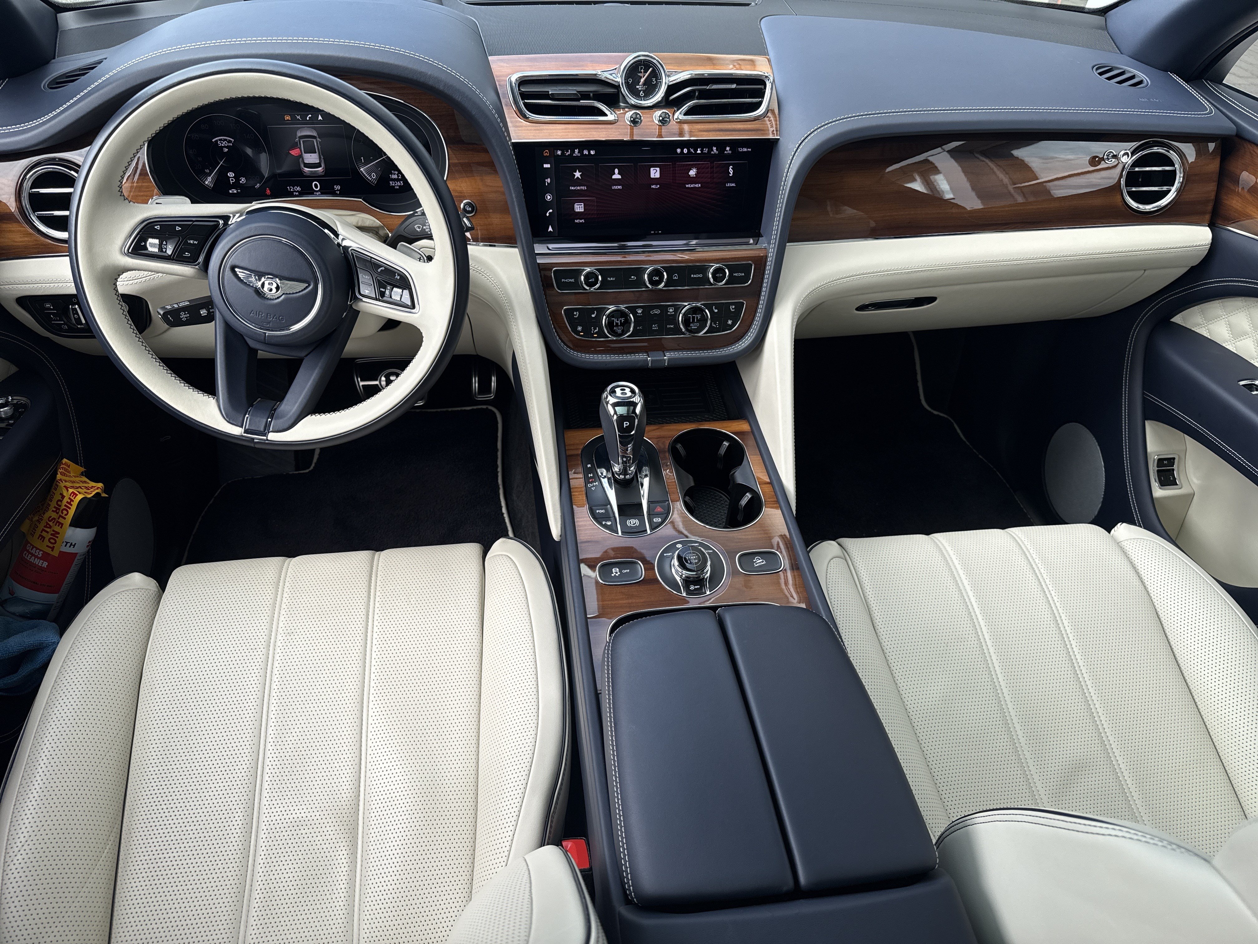 Used 2022 Bentley Bentayga AWD/4WD image 4