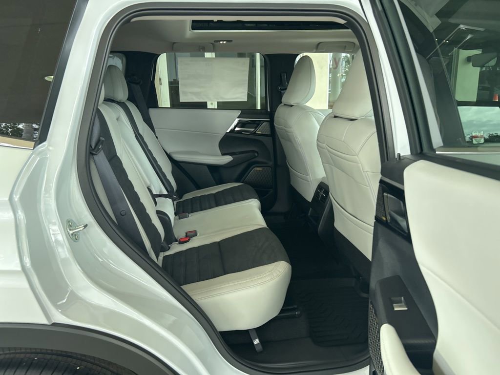 New 2026 Mitsubishi Outlander SE image 26