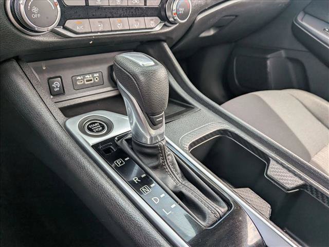 Used 2024 Nissan Sentra SV FWD image 17