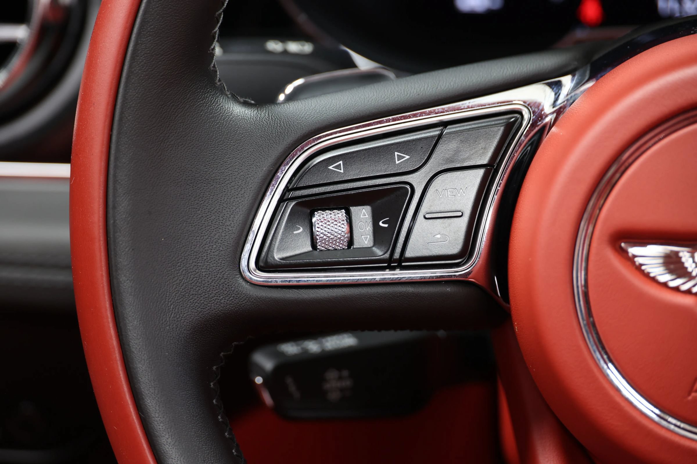 Used 2022 Bentley Bentayga AWD/4WD image 35