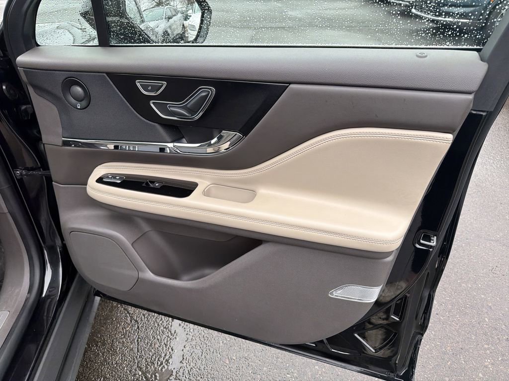 Used 2020 Lincoln Corsair Reserve w/ Equipment Group 201A image 14