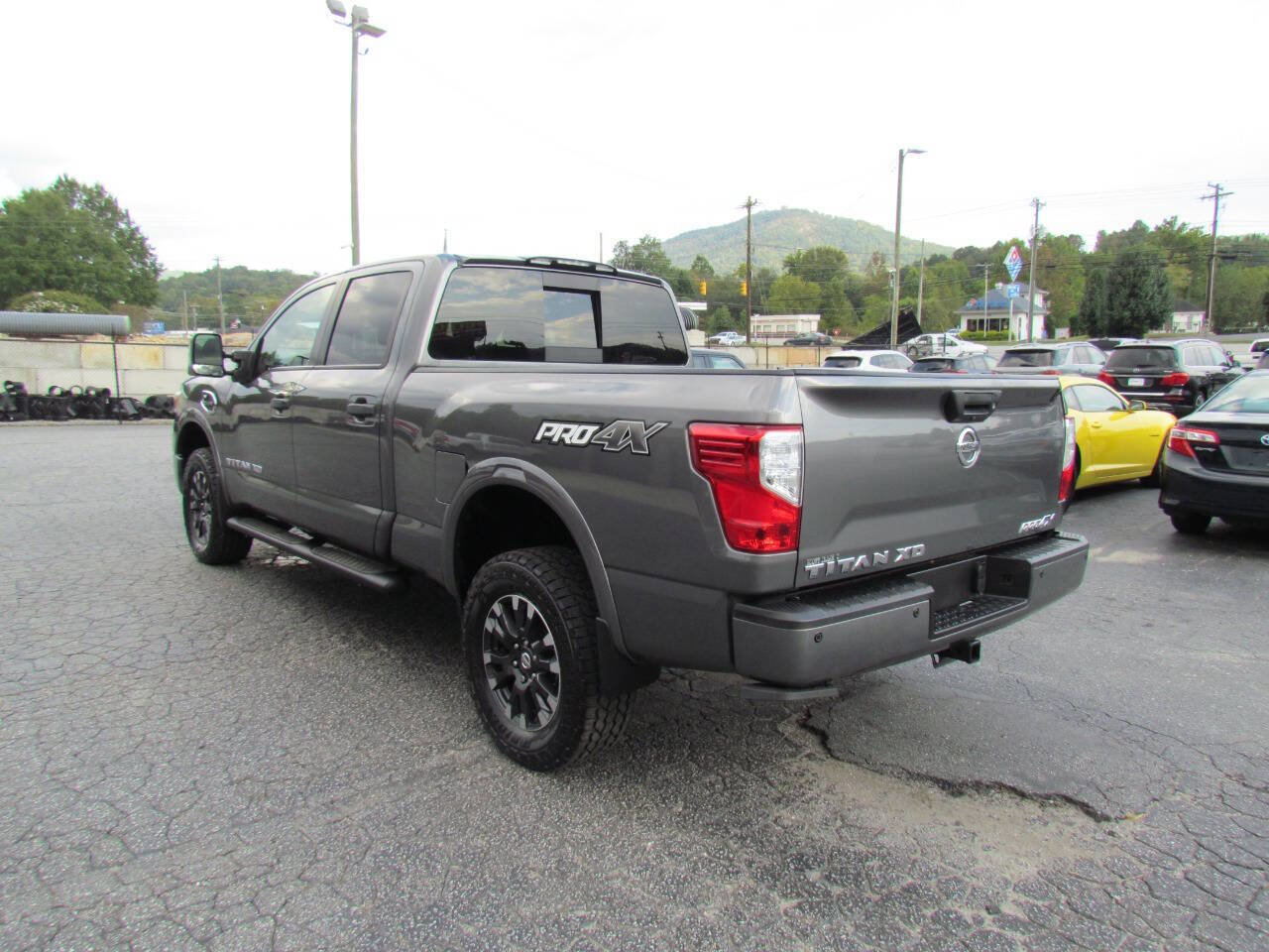 Used 2019 Nissan Titan PRO-4X w/ Pro-4x Convenience Package image 5