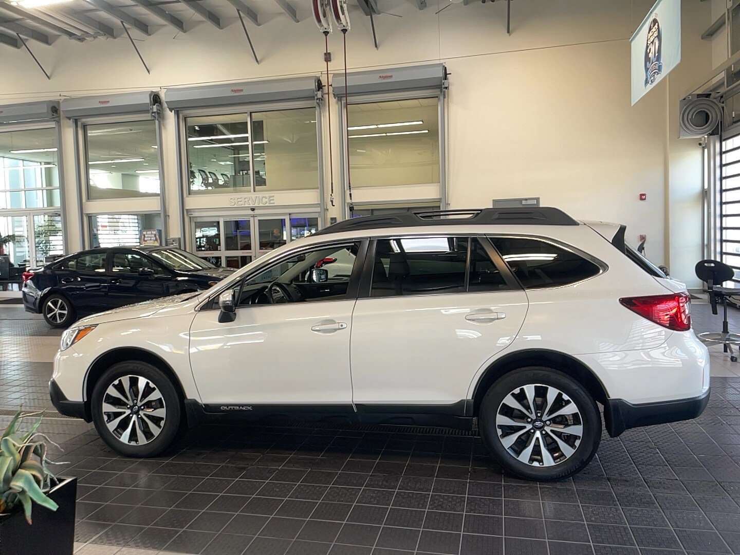 Used 2015 Subaru Outback 3.6R Limited AWD/4WD image 4