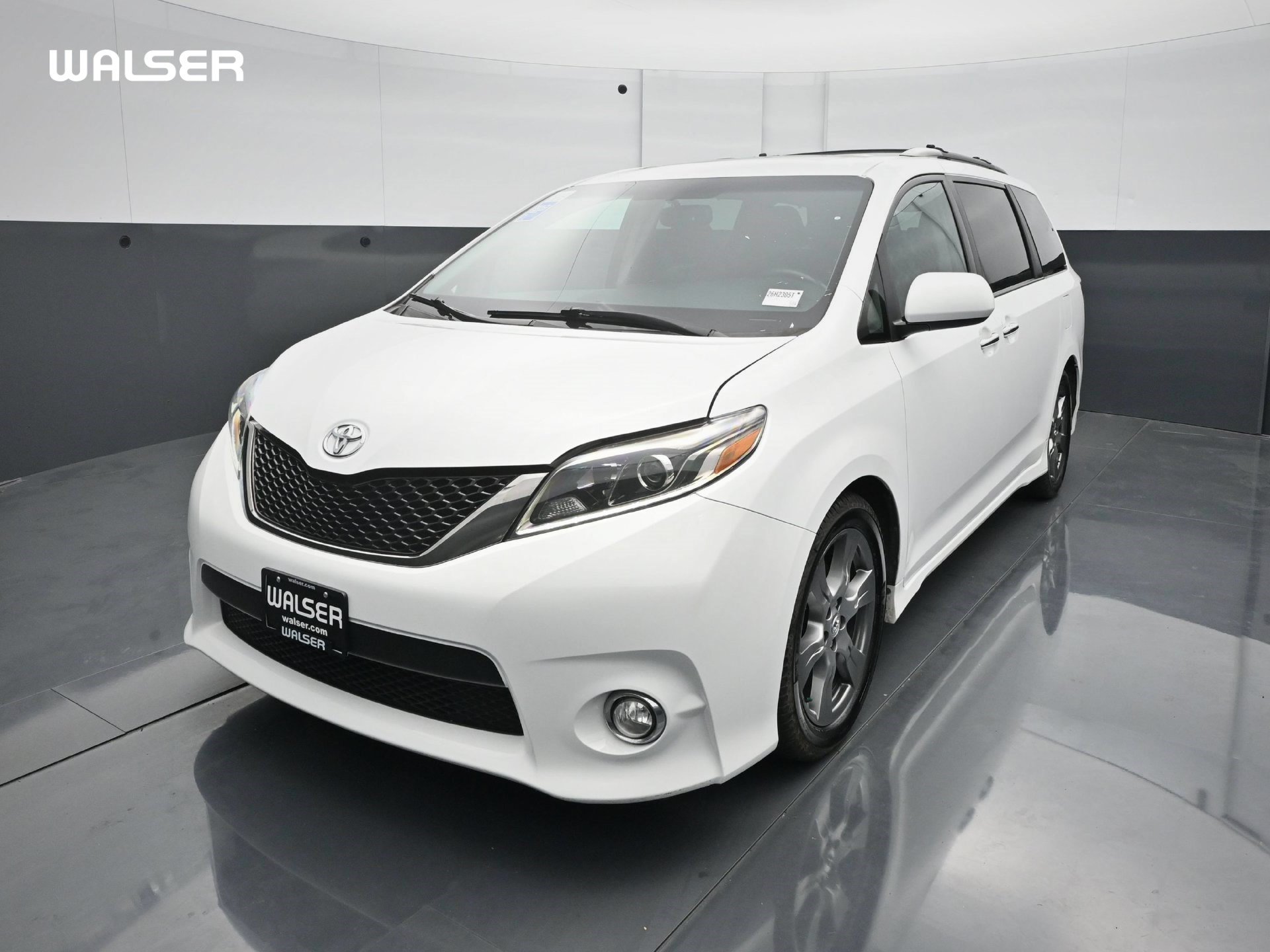 Used 2017 Toyota Sienna SE w/ SE Preferred Package FWD image 1