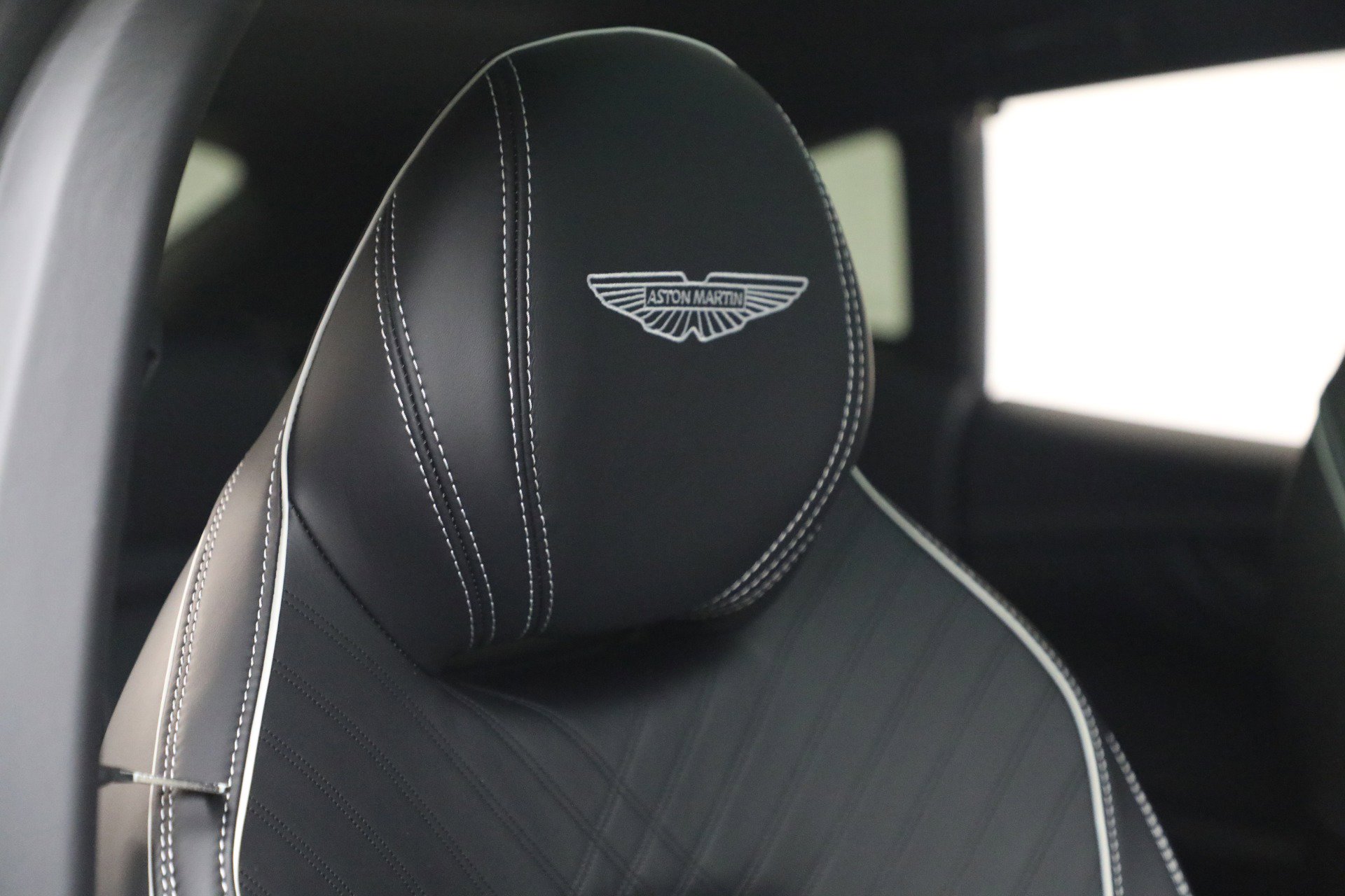 New 2026 Aston Martin DBX 707 image 28