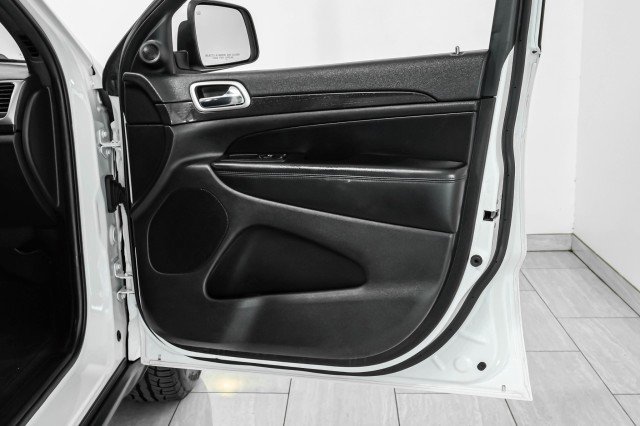 Used 2018 Jeep Grand Cherokee Laredo image 37