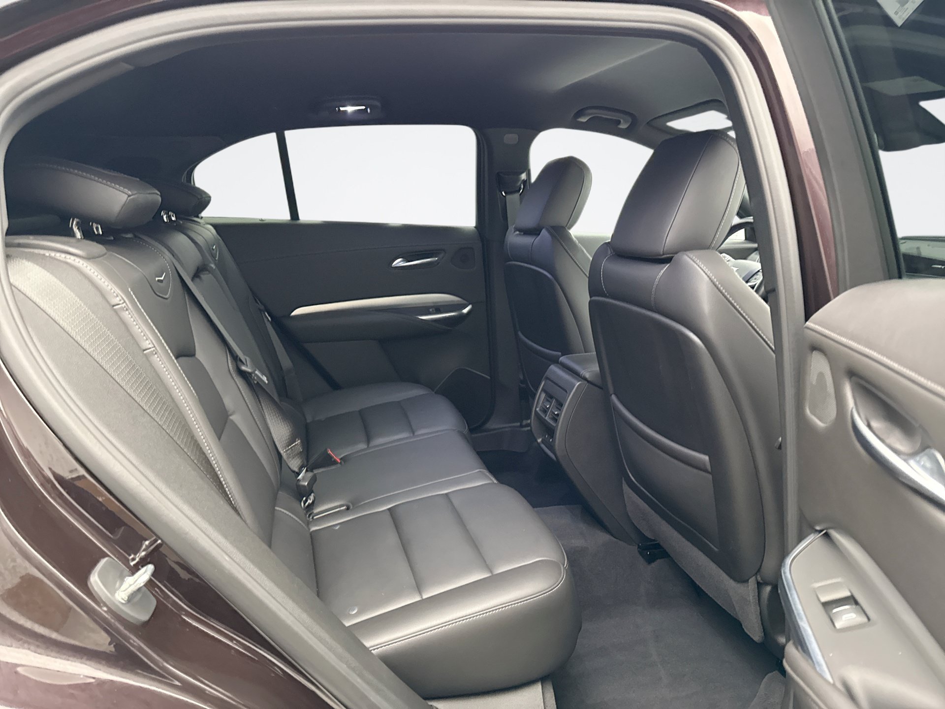 Used 2021 Cadillac XT4 Premium Luxury w/ Cold Weather Package FWD image 10