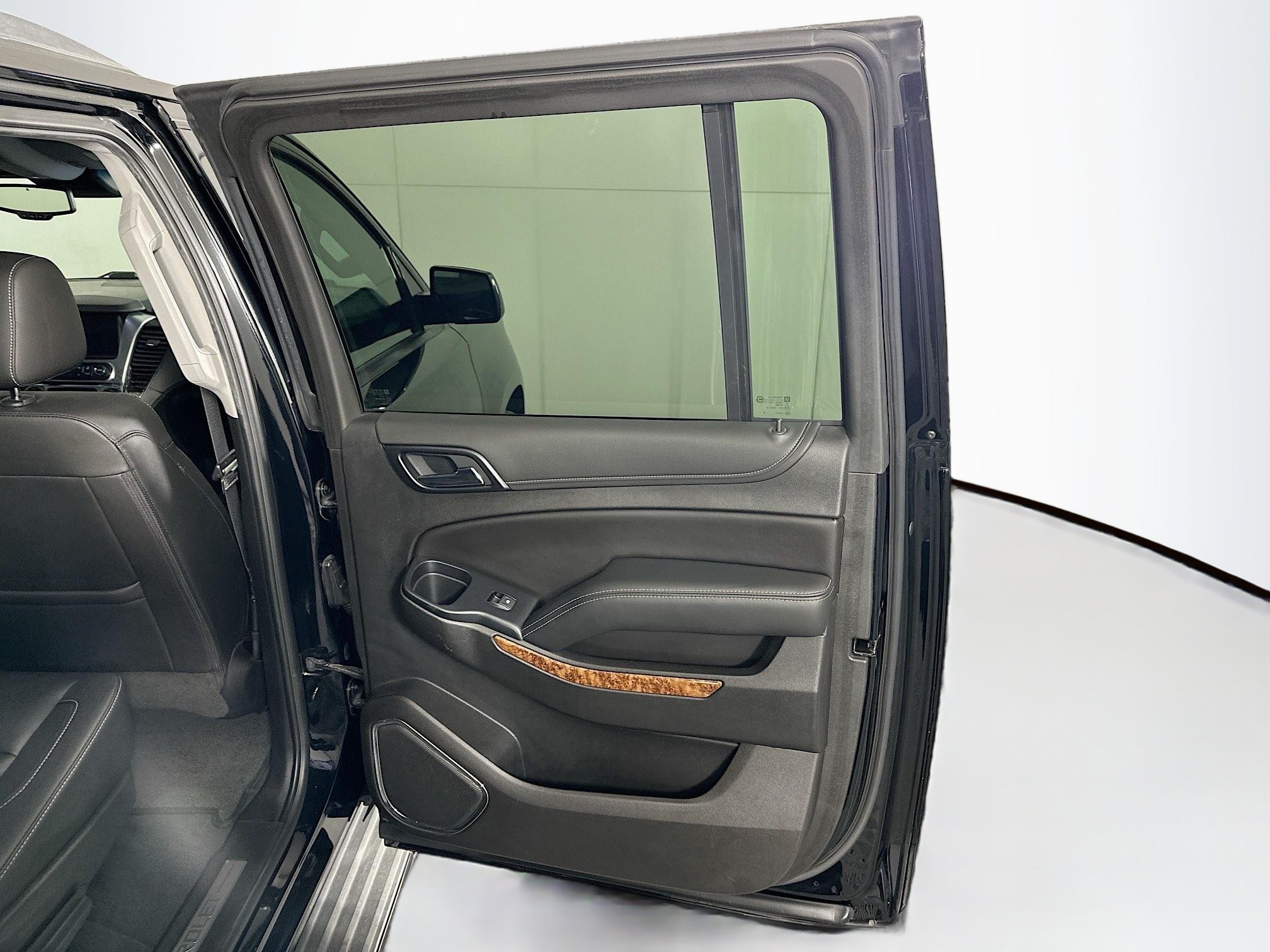 Used 2019 Chevrolet Suburban Premier w/ RST 6.2L Performance Edition AWD/4WD image 31