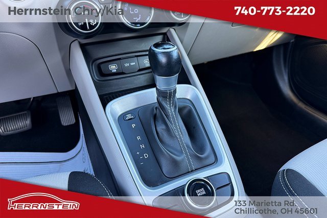 Used 2024 Hyundai Venue SEL image 11