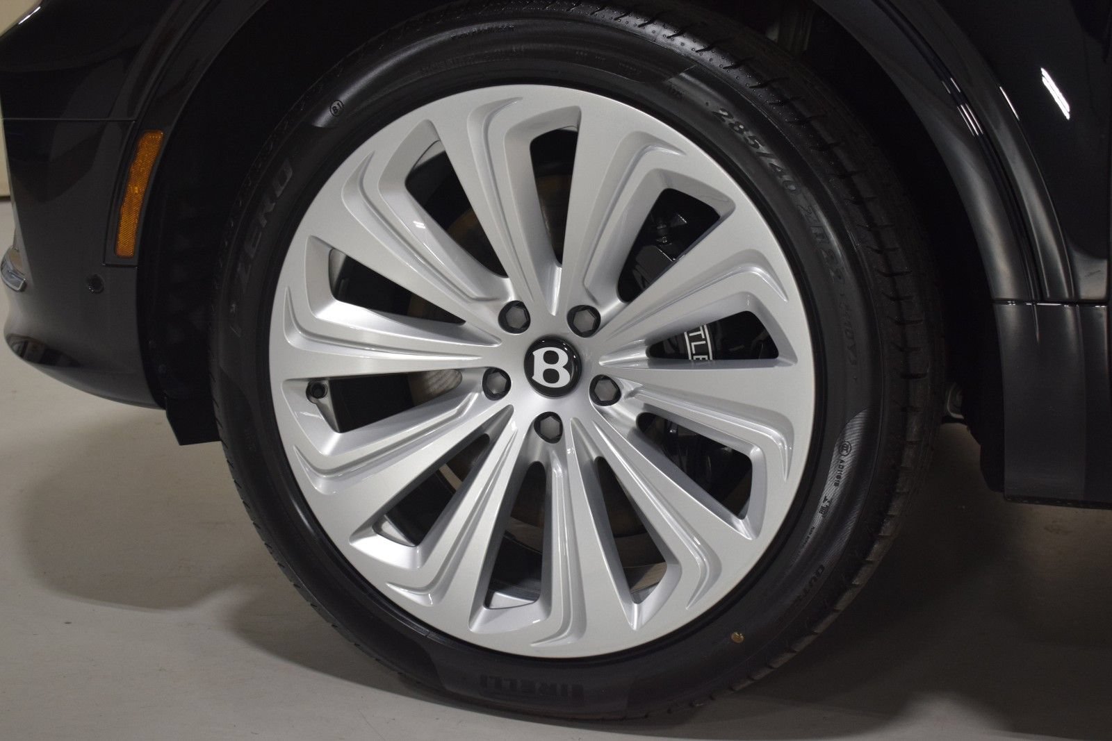 New 2025 Bentley Bentayga AWD/4WD image 12