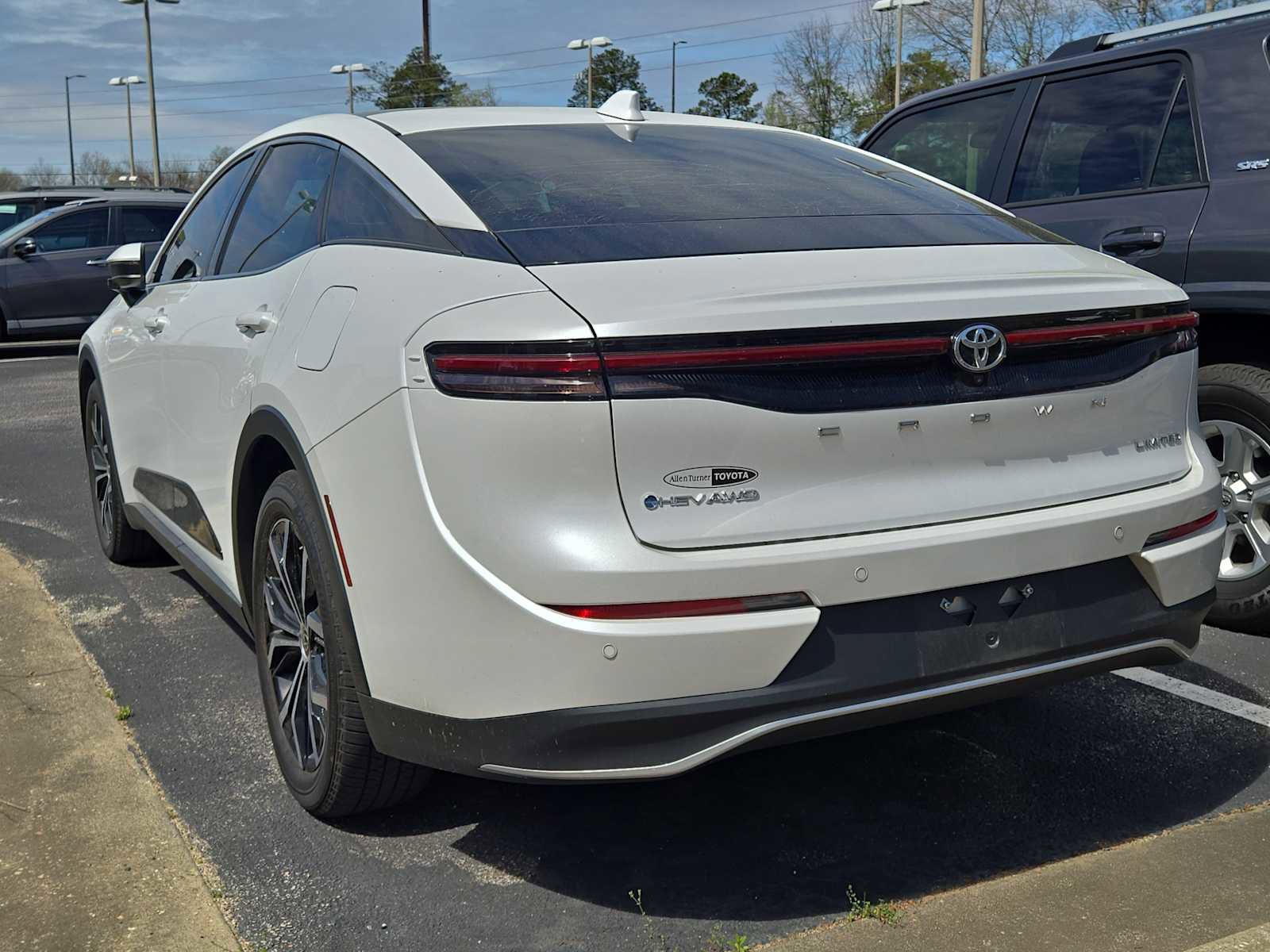 Used 2024 Toyota Crown Limited image 5