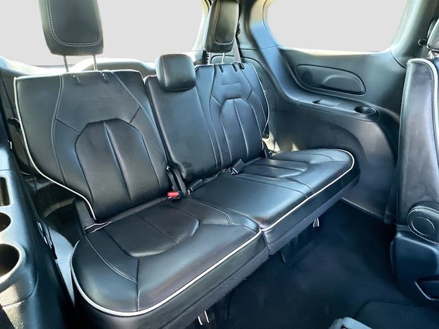 Used 2025 Chrysler Pacifica Limited image 26
