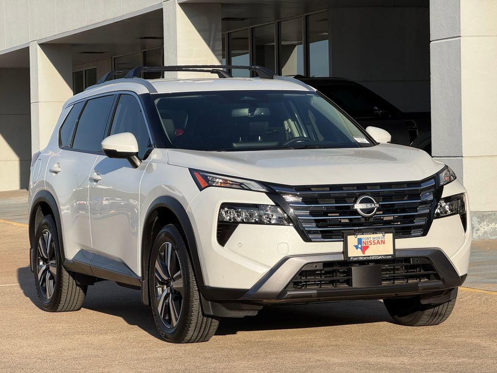 Used 2025 Nissan Rogue SL image 2