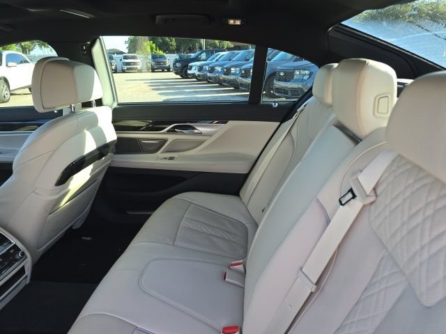 Used 2022 BMW 745e xDrive w/ M Sport Package AWD/4WD image 7