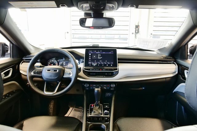 Used 2024 Jeep Compass Limited image 17