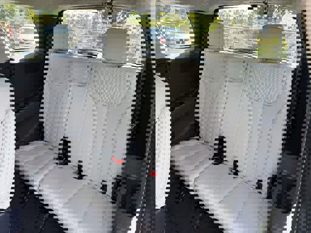 Used 2024 Hyundai Palisade Calligraphy image 32