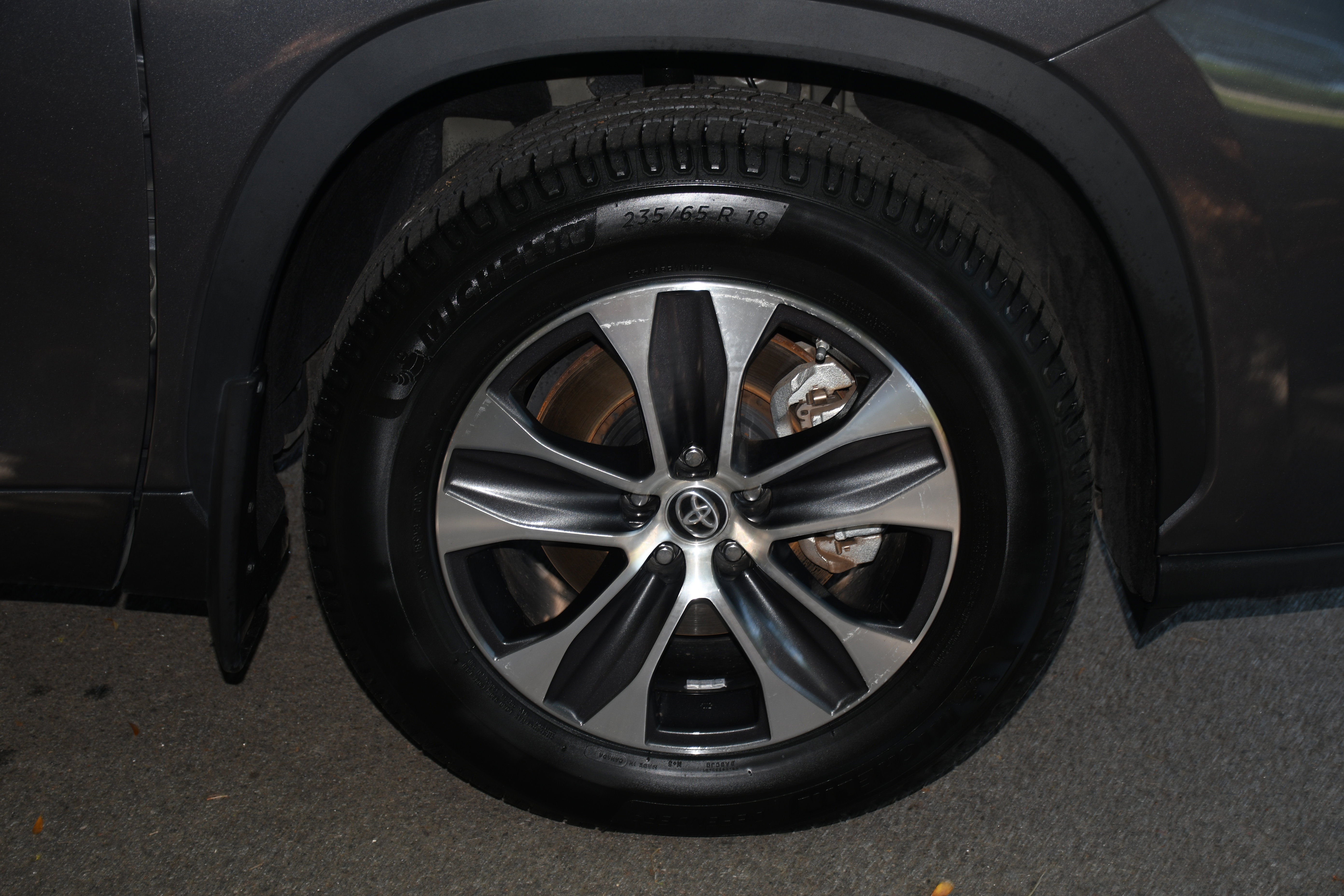 Used 2023 Toyota Highlander XLE AWD/4WD image 22