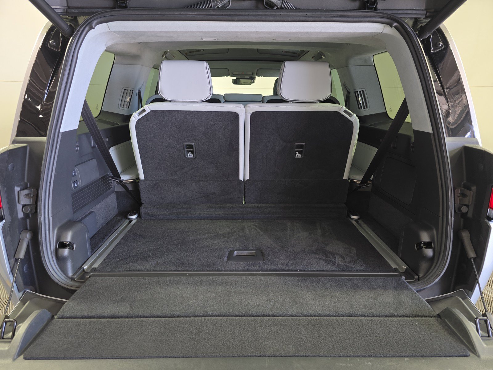 Used 2024 Rivian R1S Adventure AWD/4WD image 15