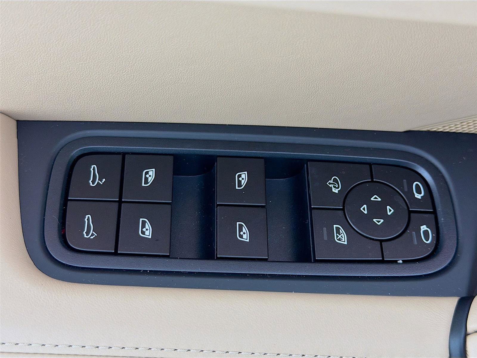 New 2026 Porsche Cayenne Coupe image 9