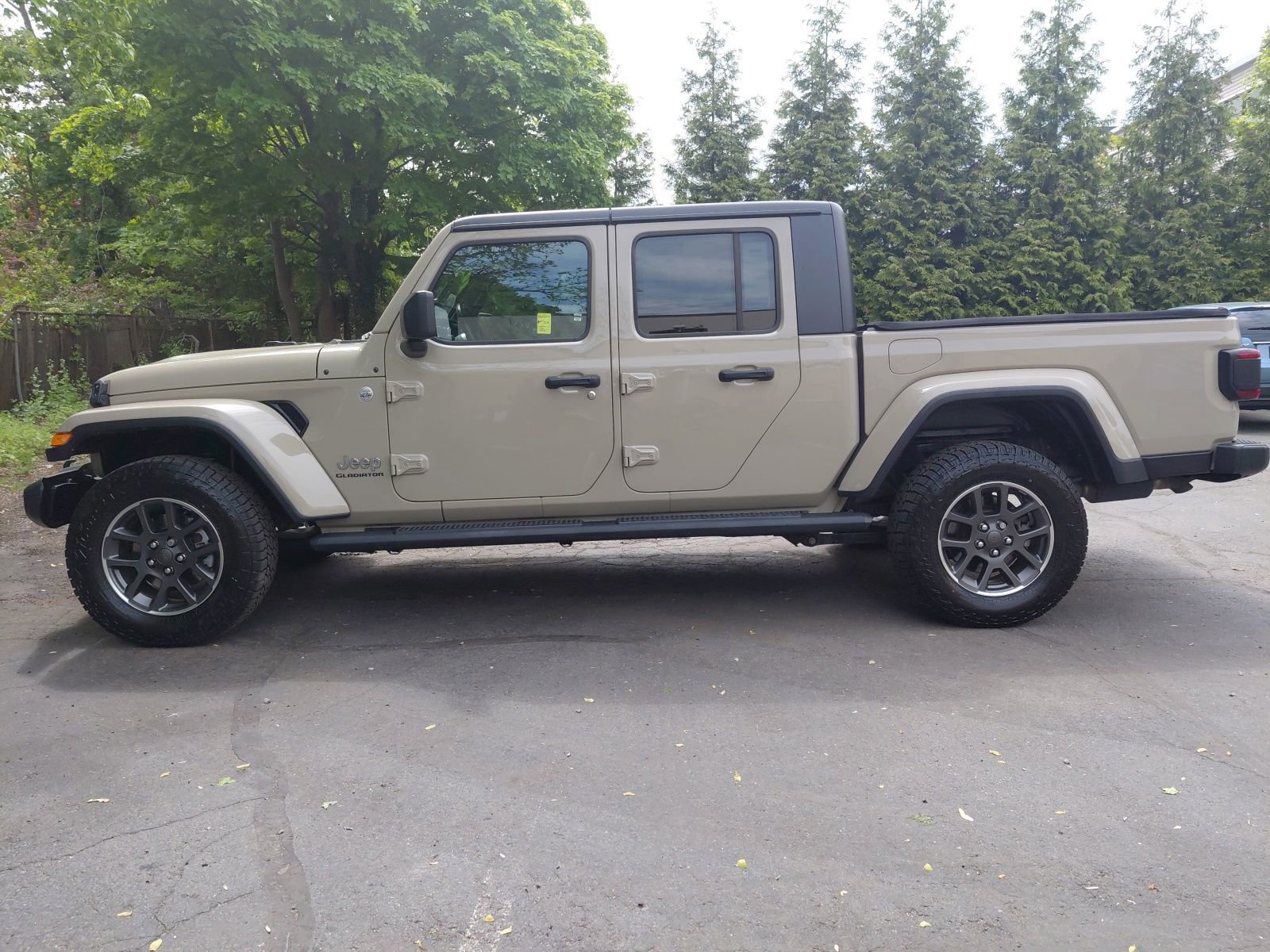 Used 2020 Jeep Gladiator Overland w/ Safety Group AWD/4WD image 27