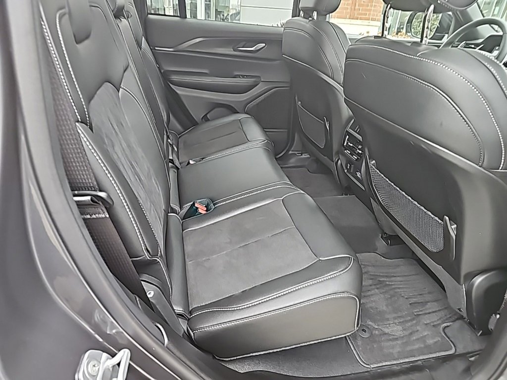 Certified 2025 Jeep Grand Cherokee Altitude image 25