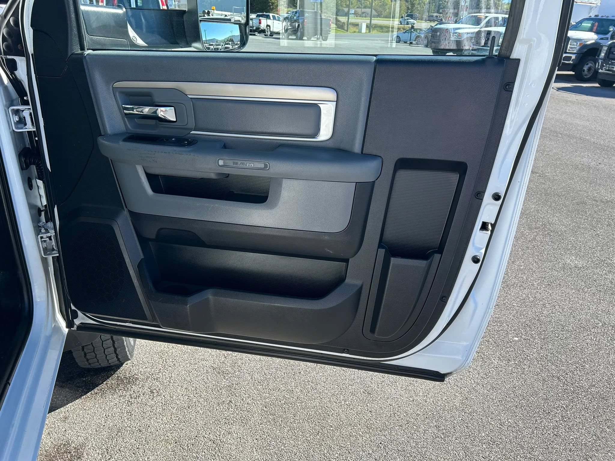 Used 2015 RAM 5500 Tradesman w/ Power Accessory Group AWD/4WD image 19