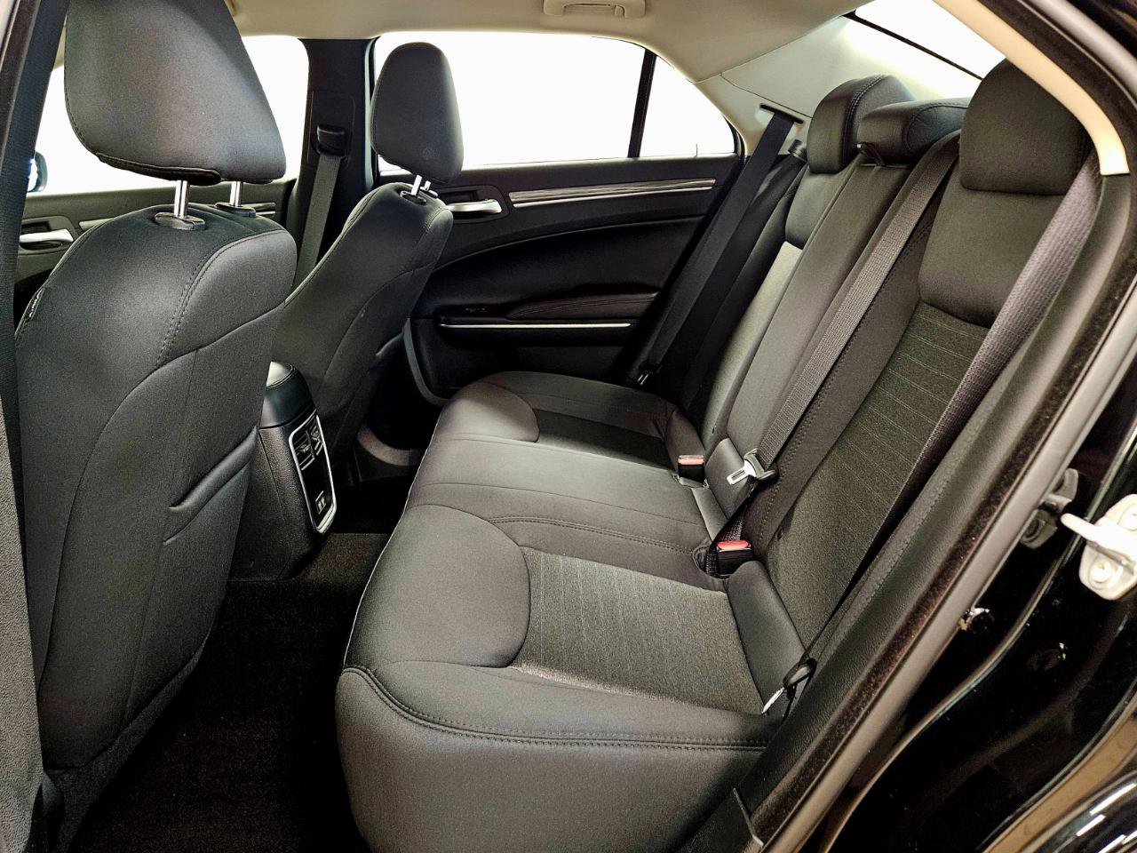 Used 2020 Chrysler 300 Touring w/ Sport Appearance Package image 29