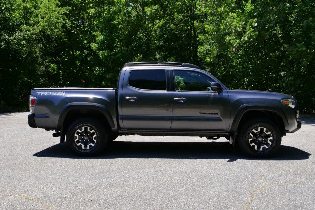 Used 2021 Toyota Tacoma TRD Off-Road w/ Blackout Package (TMS) AWD/4WD image 46