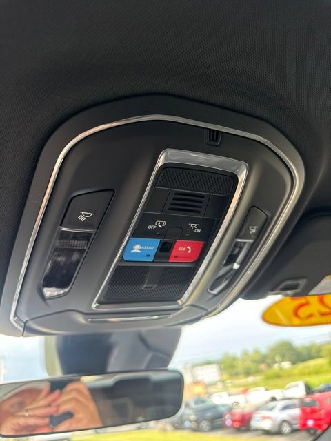 Used 2025 Jeep Grand Cherokee Laredo RWD image 22