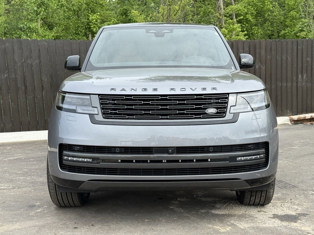New 2025 Land Rover Range Rover Long Wheelbase SE image 9