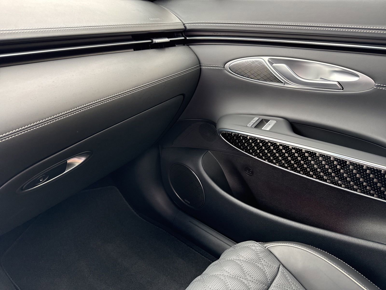 Used 2025 Genesis GV70 3.5T Sport w/ Sport Prestige Package image 30