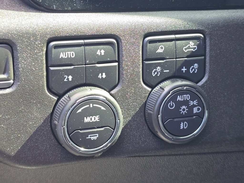 Used 2024 Chevrolet Silverado 3500 High Country AWD/4WD image 31