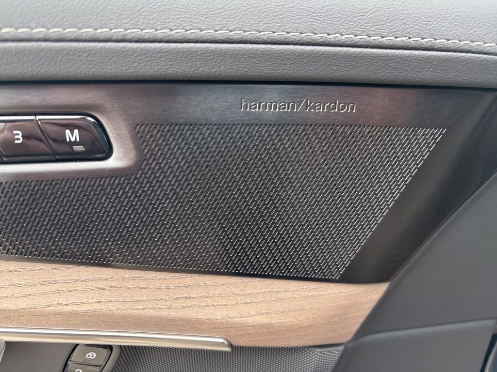 New 2026 Volvo XC90 B6 Plus w/ Protection Package Premier AWD/4WD image 18