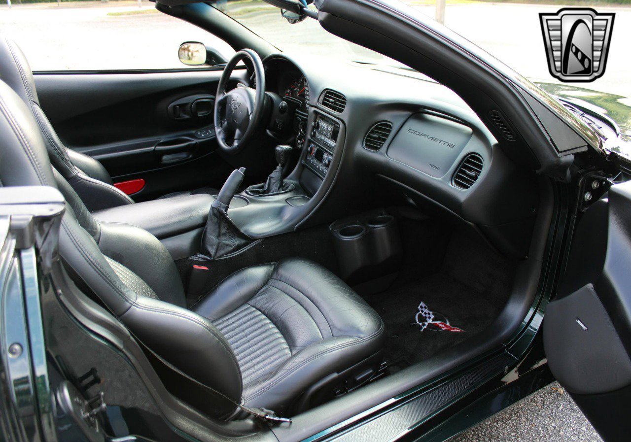 Used 2001 Chevrolet Corvette Convertible w/ Preferred Equipment Group2 image 24