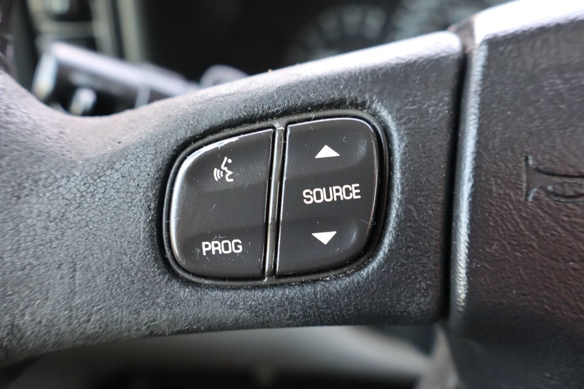 Used 2005 Chevrolet Avalanche Z71 w/ Sun And Sound Package AWD/4WD image 29