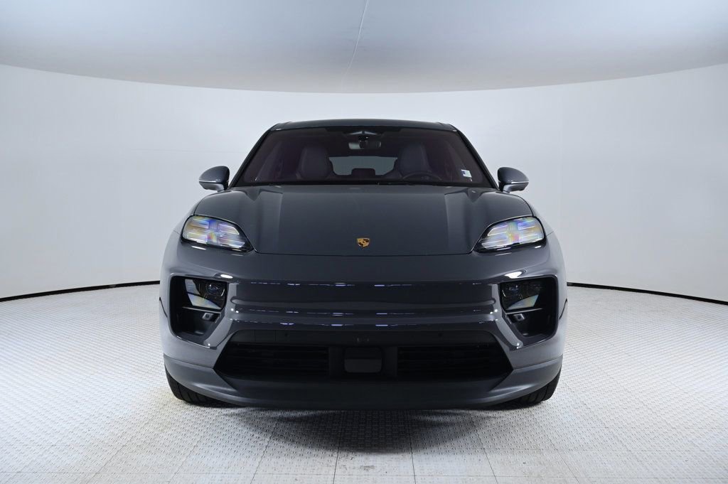 Certified 2025 Porsche Macan Electric image 9