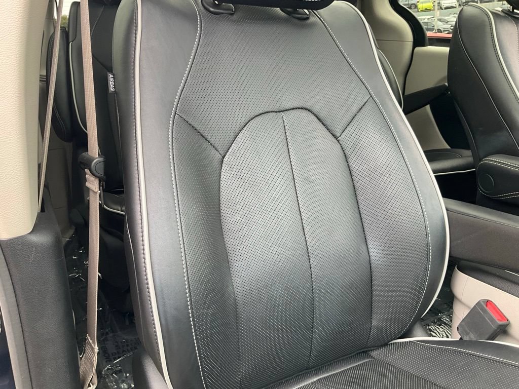 Used 2023 Chrysler Pacifica Limited FWD image 68